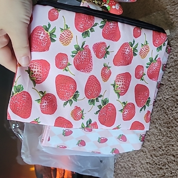 Strawberry purse strawberry kisslock coin purse strawberry keychain and case - Picture 14 of 17
